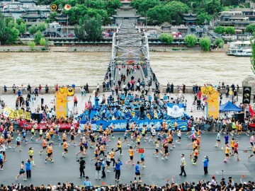 博万体育登录入口-兰州马拉松：一场“城市+赛事”的双向奔赴 | 新京报评论